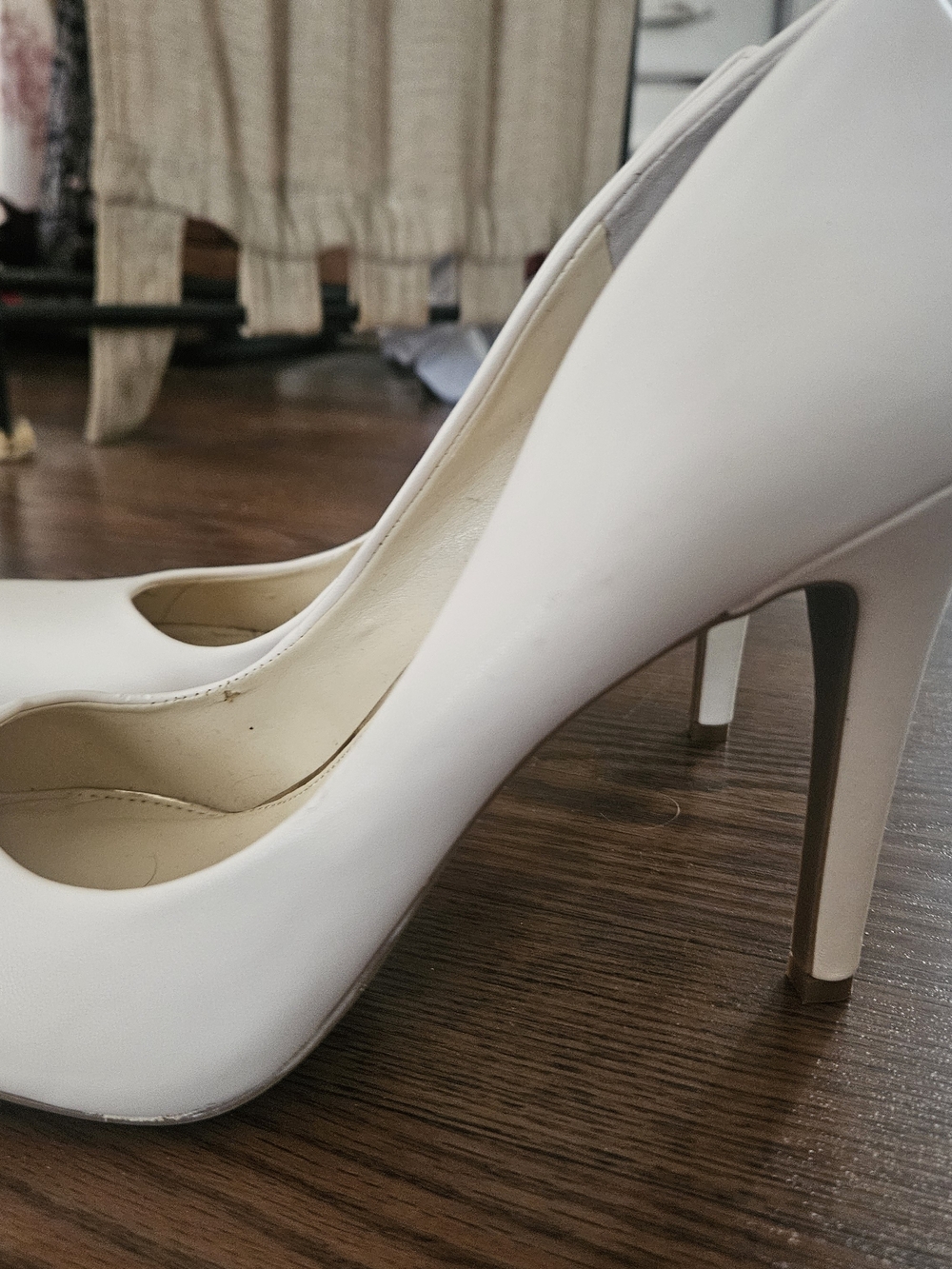 Cream Jessica Simpson Heels - Elegant Women's Dress Shoes - Never Worn